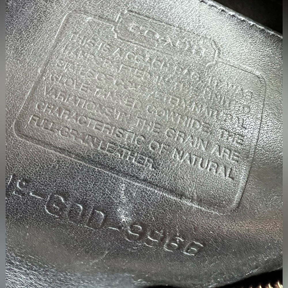 Vintage Coach Legacy zip bag in black leather, gold antique tone hardware, feet. - Picture 10 of 11